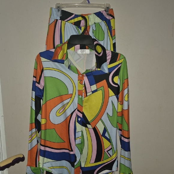 Vibrant Abstract Pattern Button-Up Shirt - Picture 4 of 7